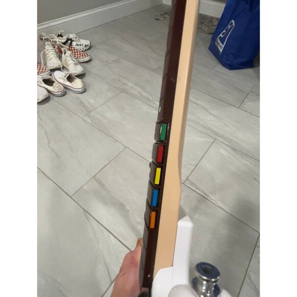 Rock band 4, white , Fender Stratocaster wireless guitar for PlayStation 4 - Picture 9 of 11